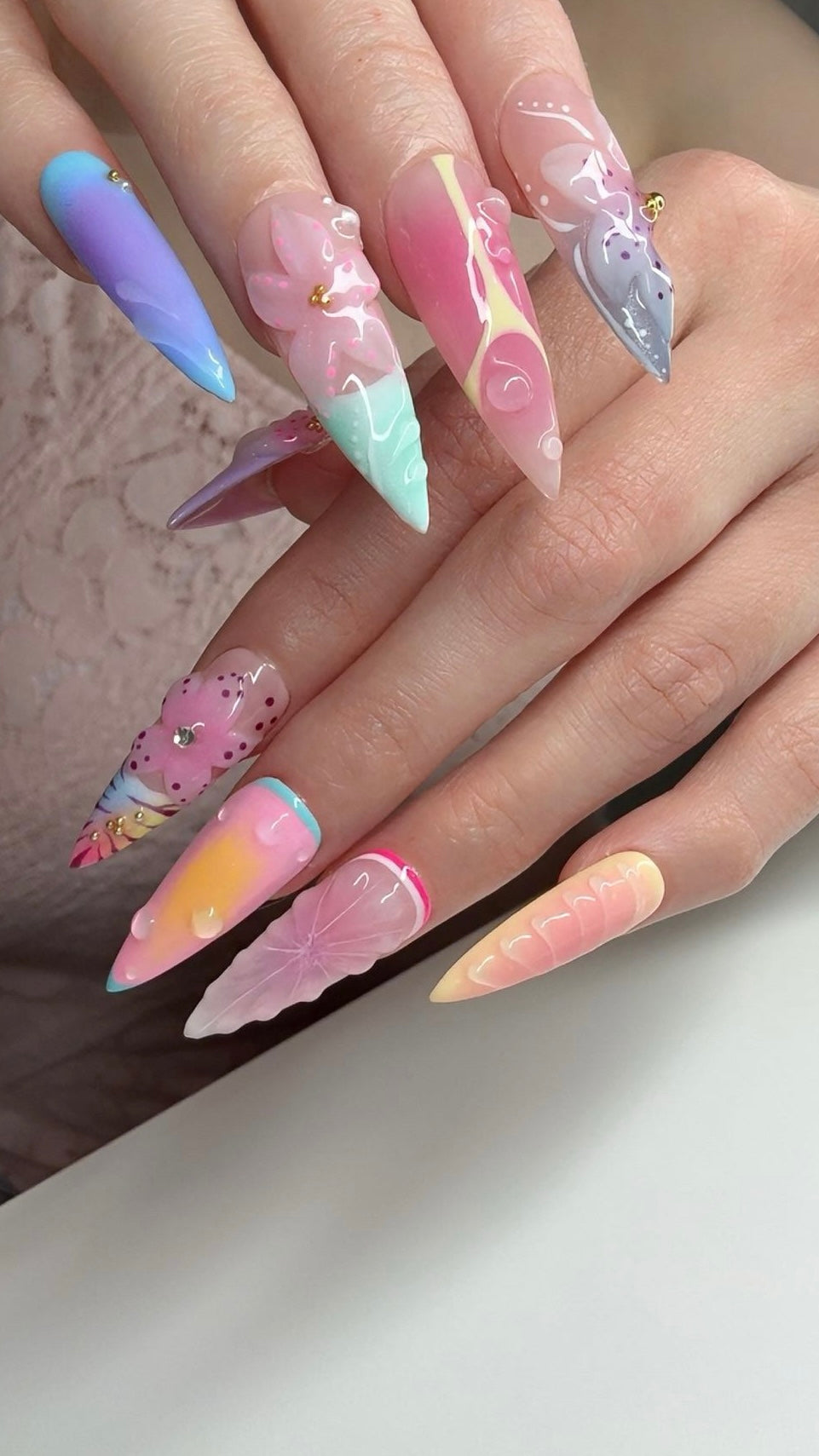 Detailed 3d flowers, aura, Zara Larsson inspired press-on set